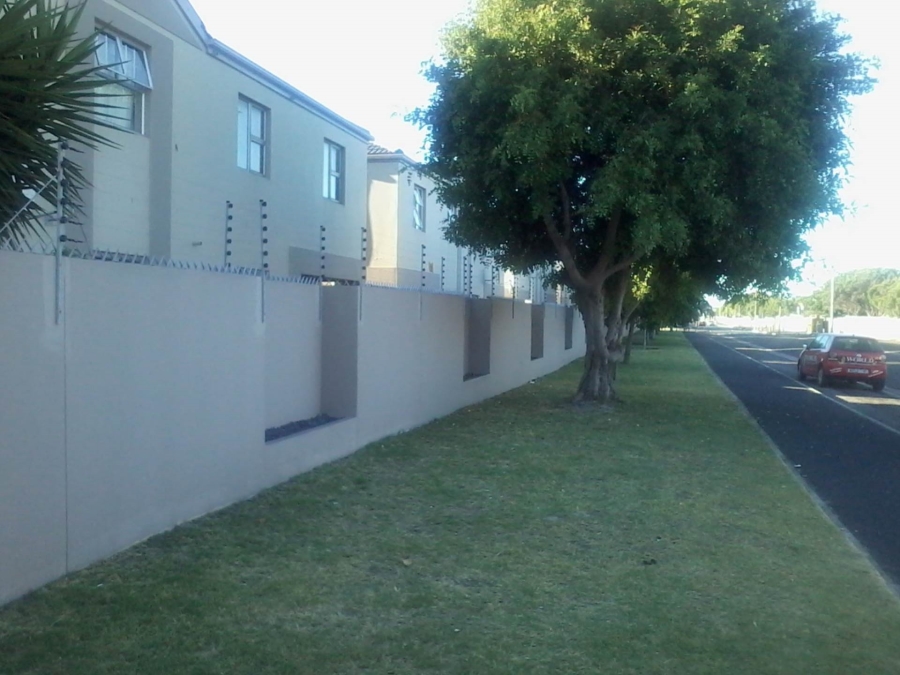 To Let 1 Bedroom Property for Rent in Goodwood Park Western Cape